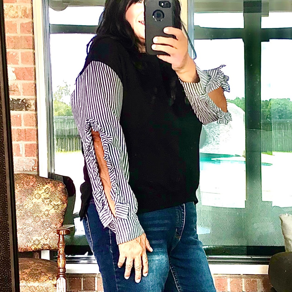 Stripe Vented Ruffle Sleeve Black Sweatshirt Large